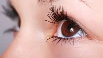 Comment bien réussir vos extensions de cils à coller ?