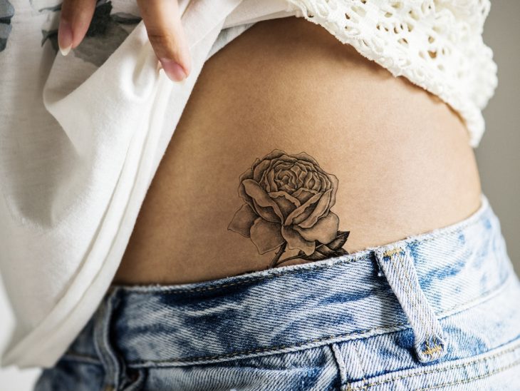 Comment se faire tatouer sur le ventre en tant que femme ? - Beauté